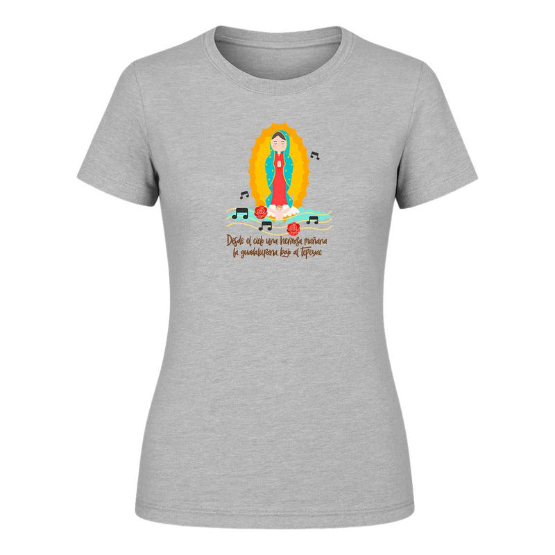 Playera de mujer KreaLab con diseño de la Virgen de Guadalupe, estilo religioso y moderno, en colores vivos y detalles claros.