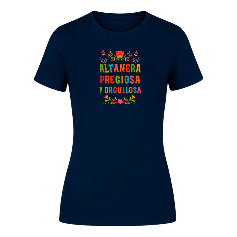 Playera mujer KreaLab con frase mexicana orgullosa y preciosa, diseño moderno y cómodo para uso diario.