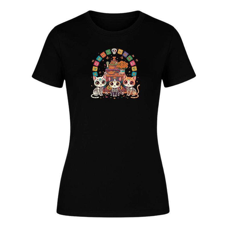 Playera KreaLab de gatos calavera en ofrenda para Día de Muertos, con diseño de calaveras y elementos tradicionales mexicanos.