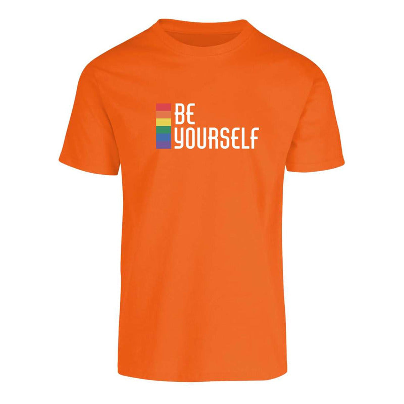Playera unisex LGBT+ Be Yourself de KreaLab con mensaje inclusivo y diseño colorido sobre fondo blanco.