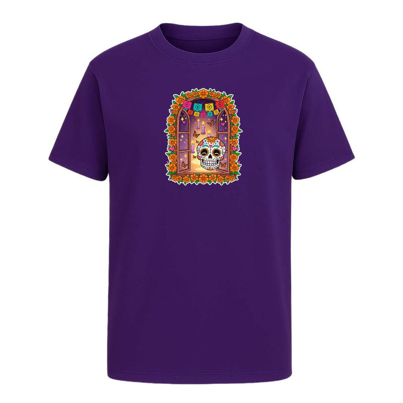Playera infantil KreaLab con calavera, ofrenda y mariposas para el Día de Muertos, con diseño colorido y detalles llamativos.