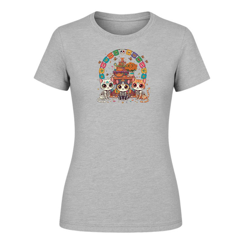 Playera KreaLab de gatos calavera en ofrenda para Día de Muertos, camiseta de diseño mexicano con gatos y calaveras en ofrenda.