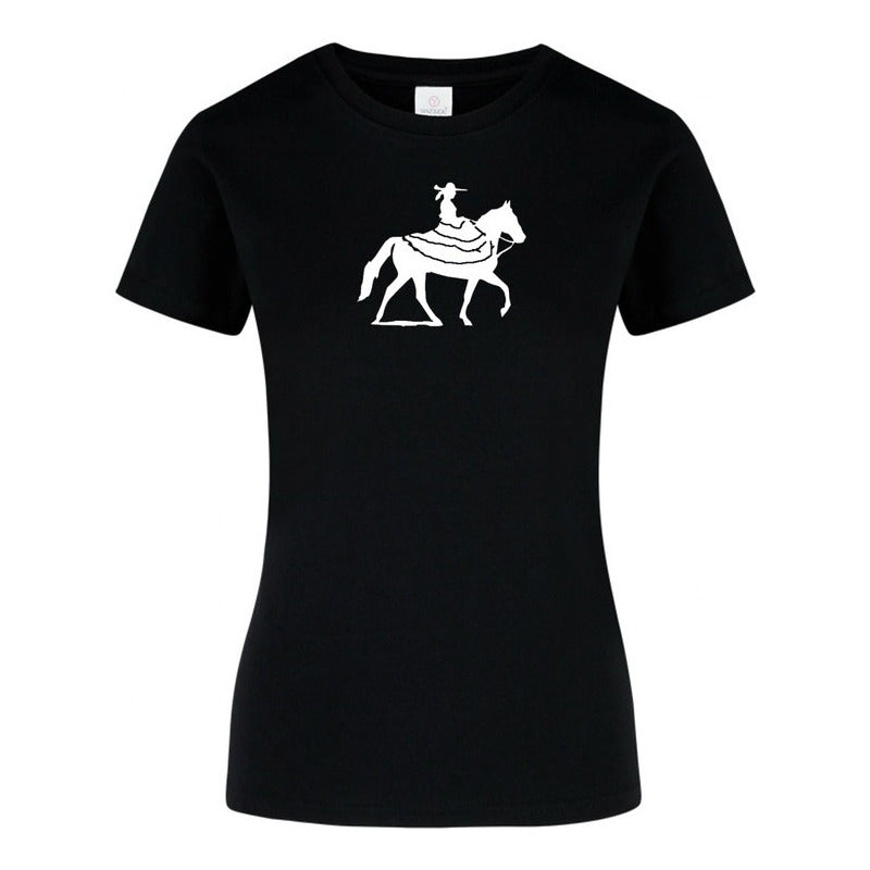 Playera Escaramuza para dama de KreaLab, camiseta moderna de manga corta en color blanco con diseño elegante.