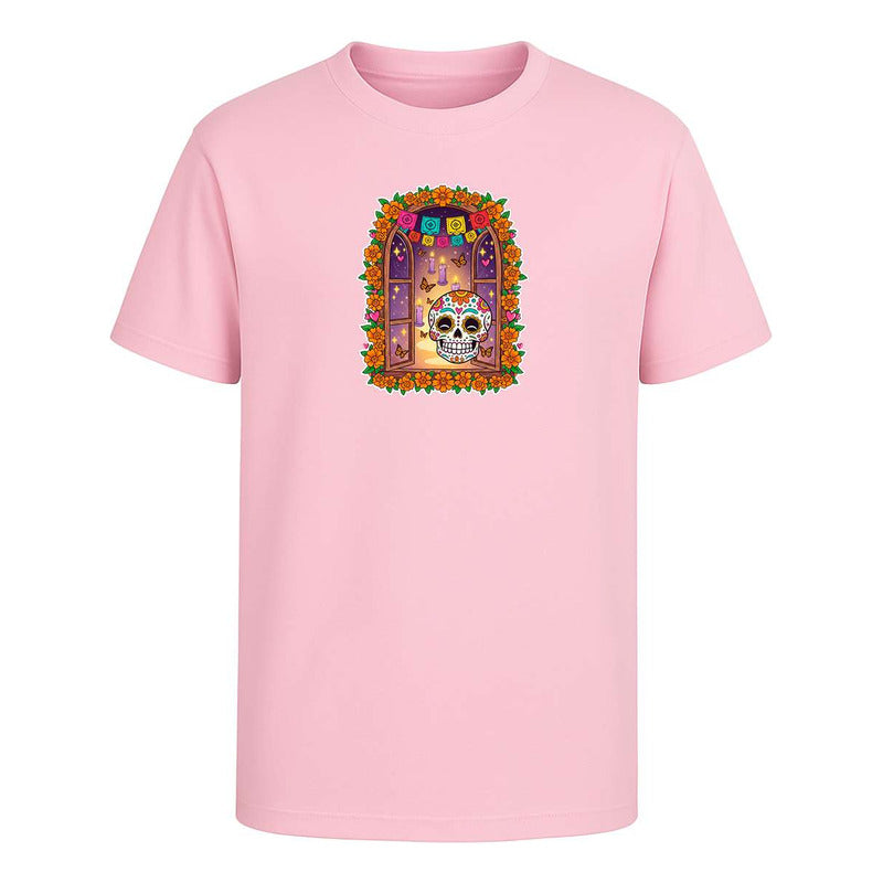 Playera infantil KreaLab con calavera, ofrenda y mariposas para el Día de Muertos, diseño colorido y festivo.