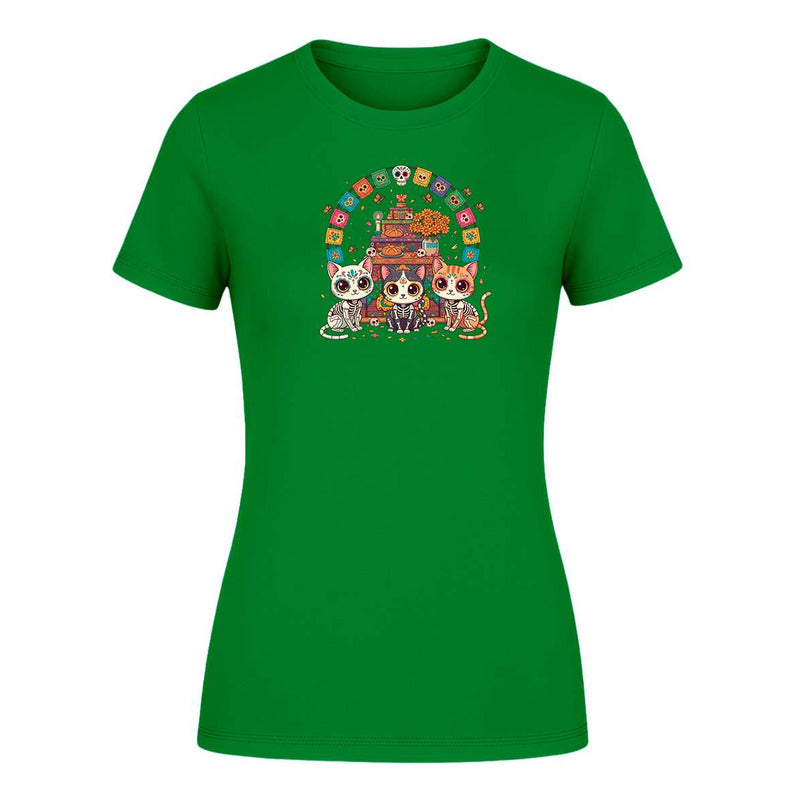 Playera KreaLab de gatos calavera en ofrenda para Día de Muertos, con diseño colorido y detalles tradicionales en la imagen.