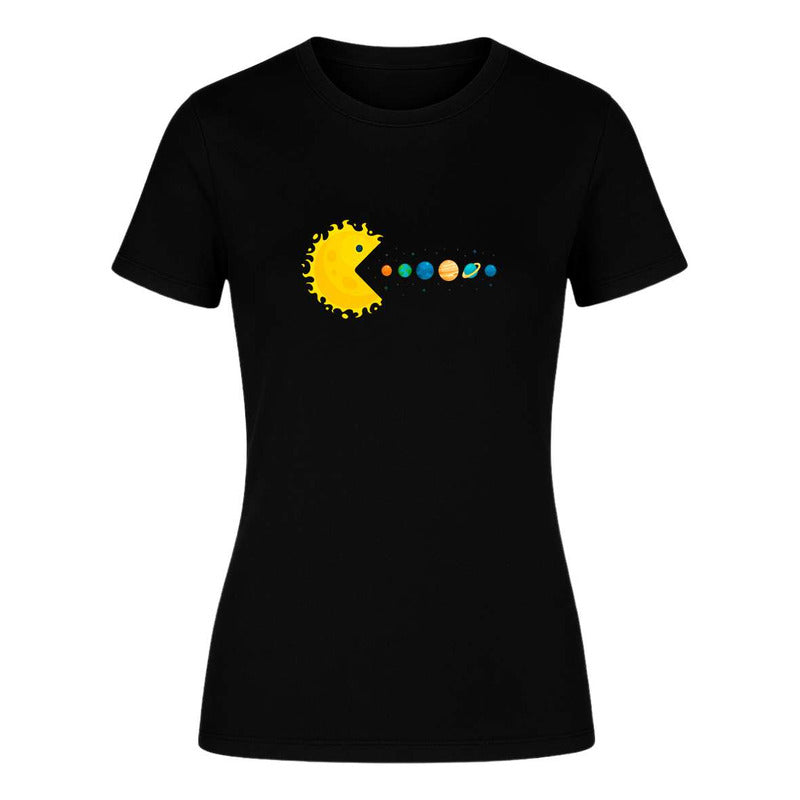 Playera de mujer KreaLab con diseño de Pacman y sistema solar, camiseta moderna con tema de espacio y meme divertido.