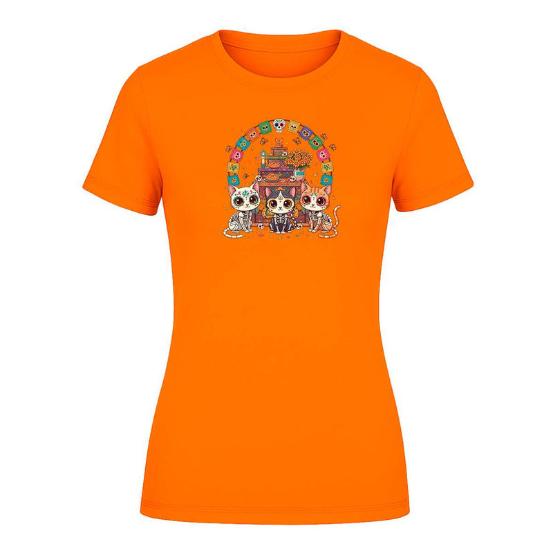 Playera KreaLab con diseño de gatos calavera en ofrenda para Día de Muertos, estilo moderno y colorido.
