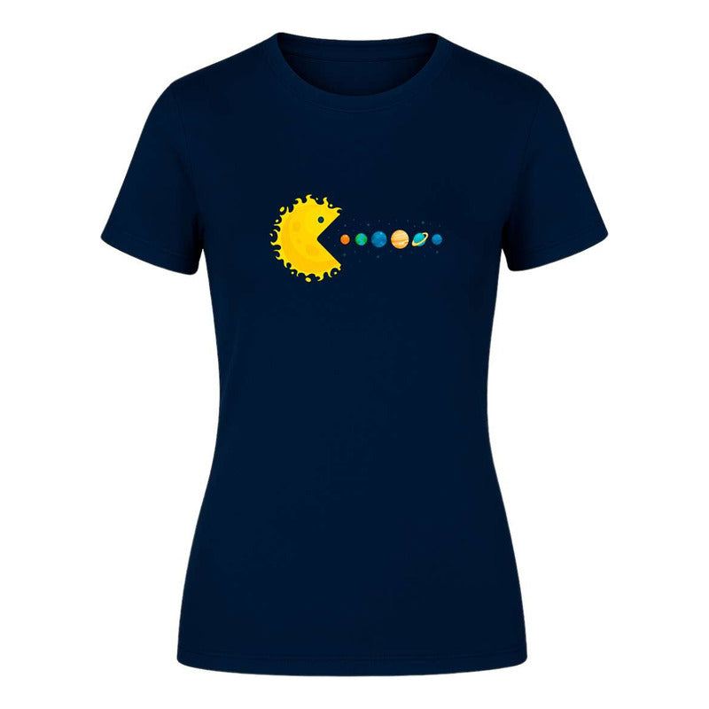 Playera de dama KreaLab con diseño de Pacman y sistema solar, ideal para fans de memes y espacio en estilo casual.